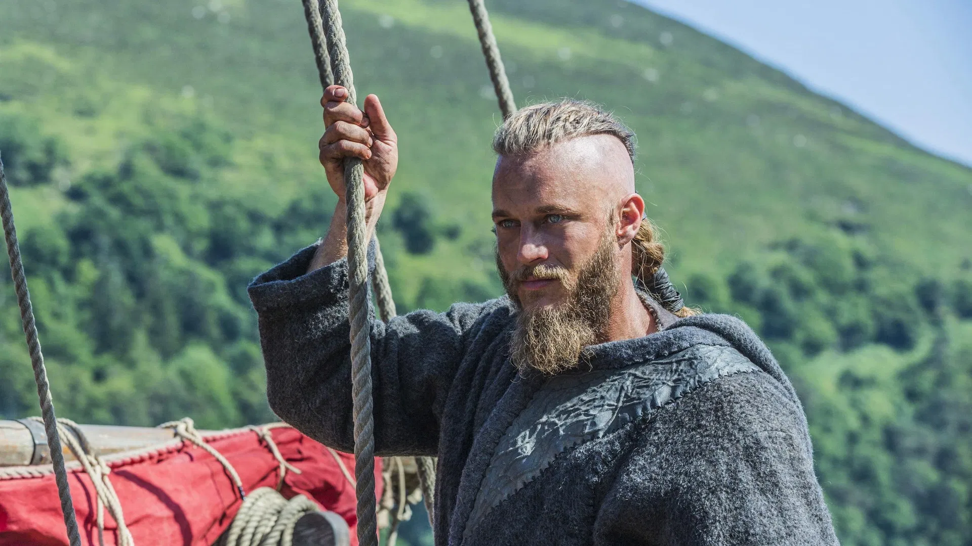 Ragnar-Lothbrok | movievia.com 8 TV Shows Ruined When Characters Left - Movievia