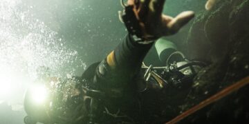 Thirteen Lives - Movievia