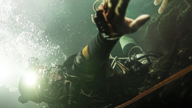 Thirteen Lives - Movievia